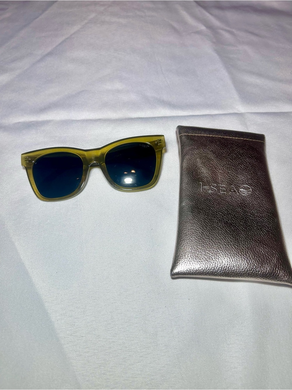 I-Sea Women's Transparent Olive Stevie Sunglasses with Case - Picture 2 of 7